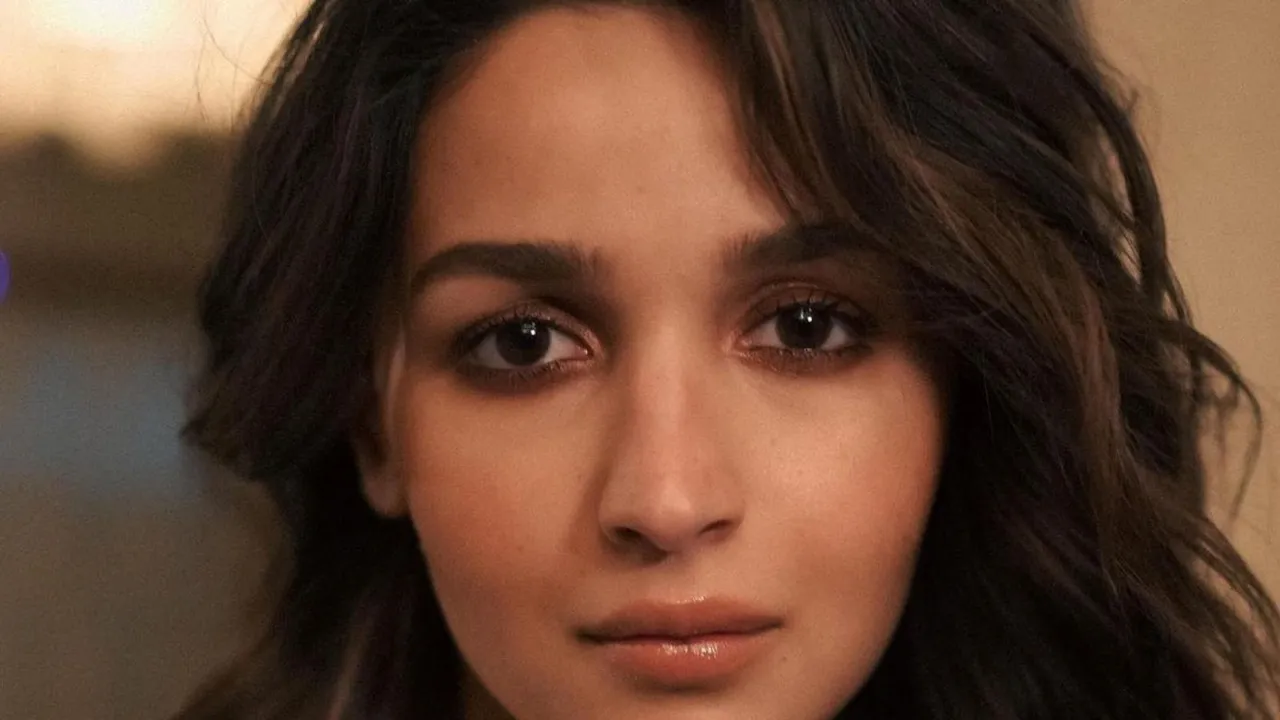 Alia Bhatt | Alia Bhatt Birthday | ALia Bhatt Rumored Daughter Of Mahesh and Pooja | Celebrity Birthday | Alia Bhatt Facts