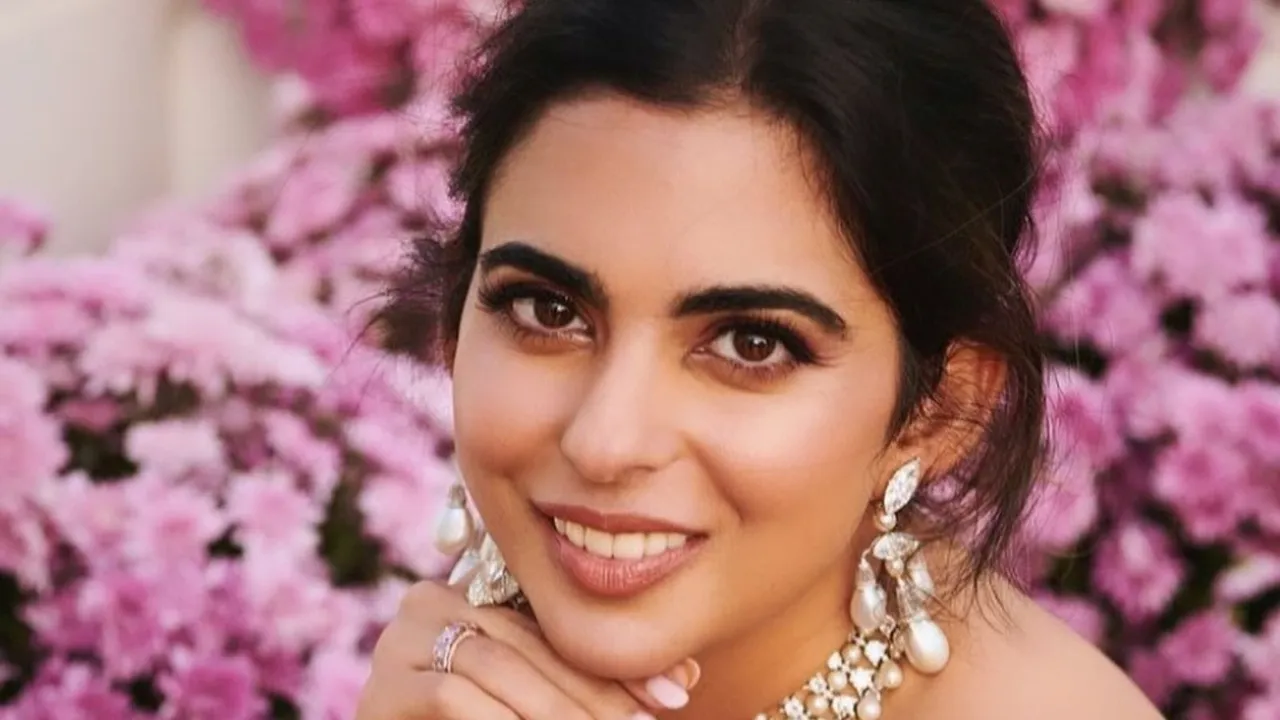 Isha Ambani | Isha Ambani Blouse Made in Diamond and gold jewellery | Anant Radhika Pre Wedding