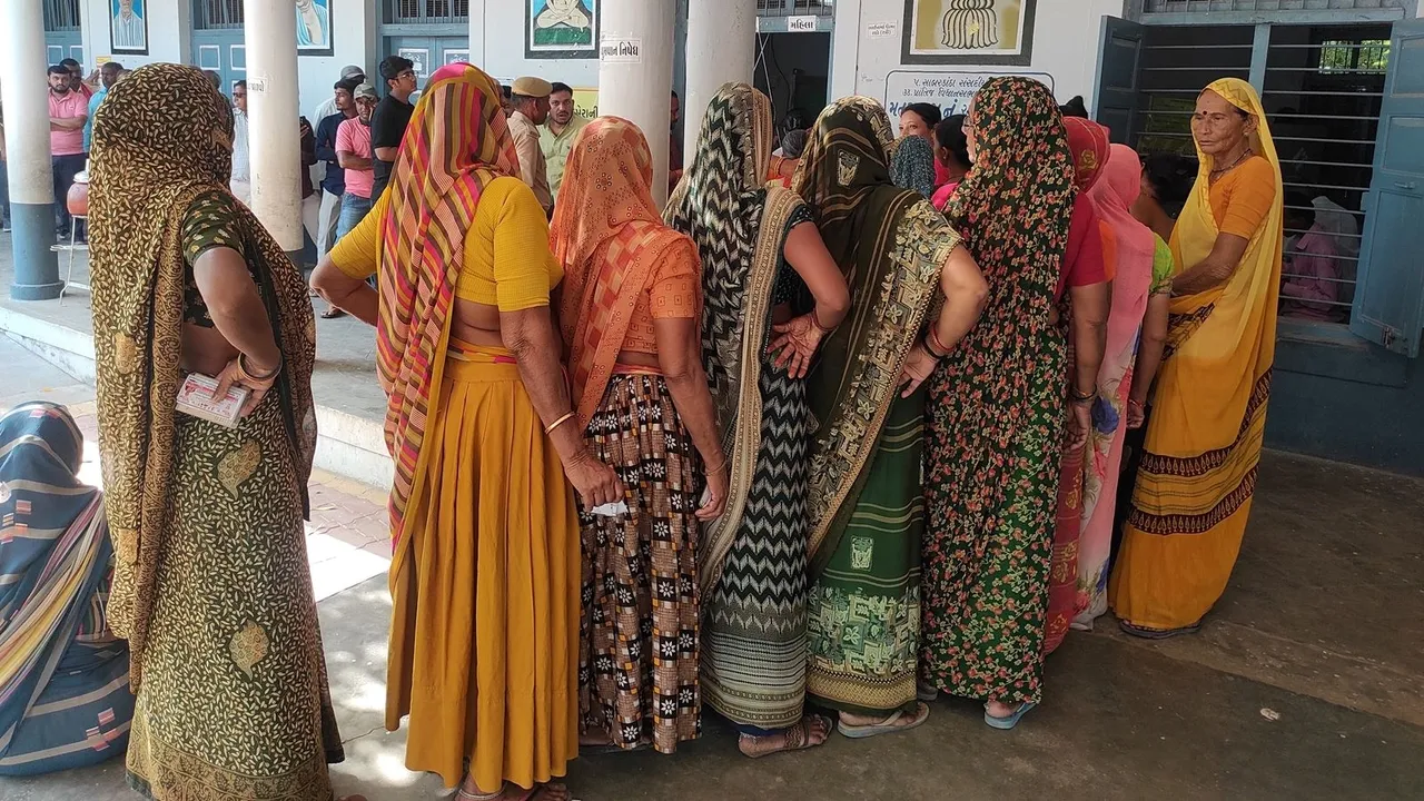 Gujarat Lok Sabha Election 59-41 Percent Voting