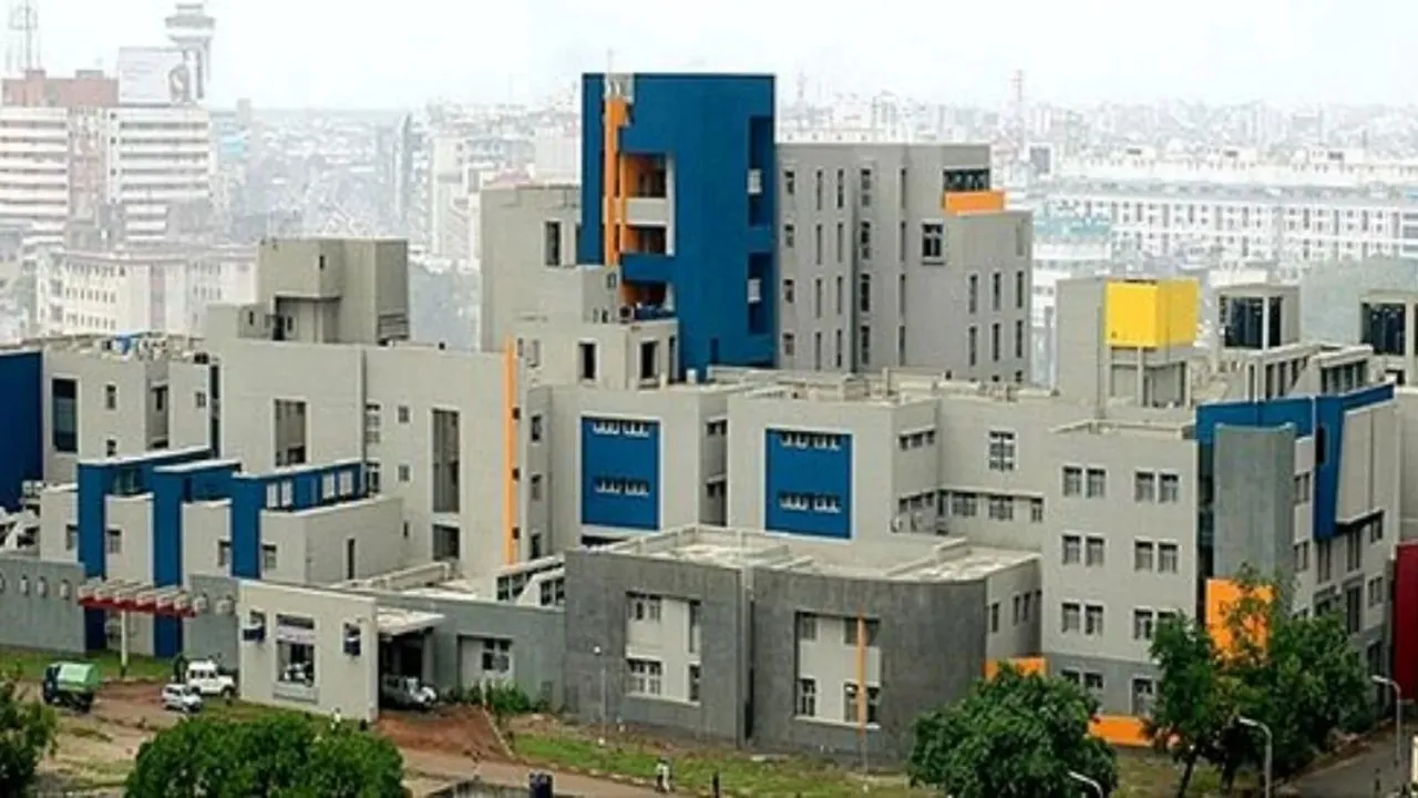 Surat SMIMER Medical College Hostel Illegal Activity