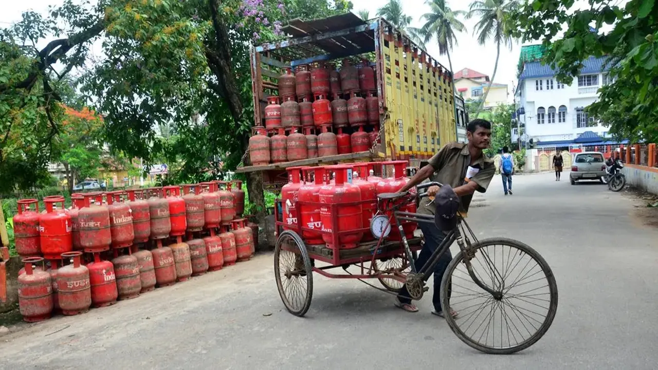 LPG Cylinder Price Hike In September | LPG Cylinder Price Hike | LPG Cylinder new rate | commercial gas cylinder price | household LPG Cylinder Price
