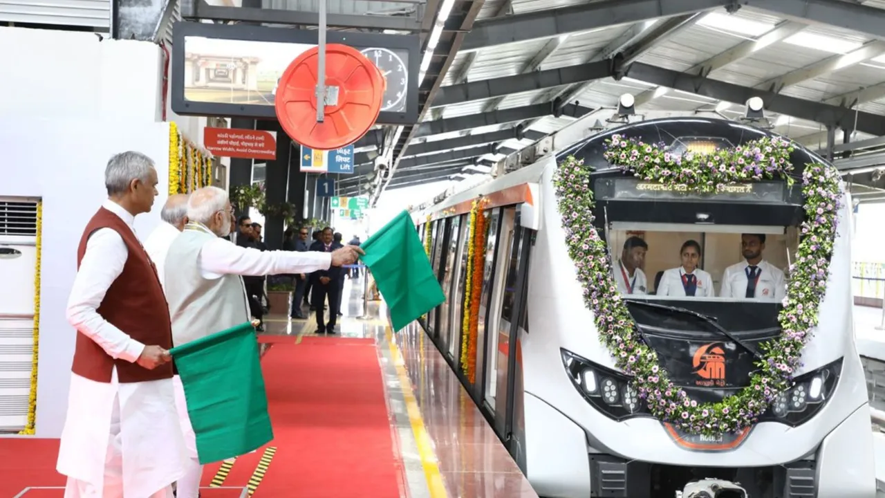 kashti Chowdhury | Ahmedabad Gandhinagar Metro Train | PM Modi Flag Ahmedabad Gandhinagar Metro Train |