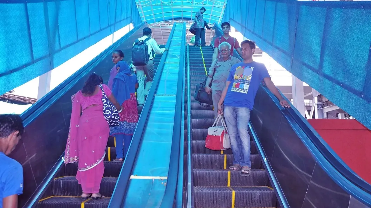 Gujarat Railway Platform Tickets Banned, Surat Railway Platform Tickets Banned,