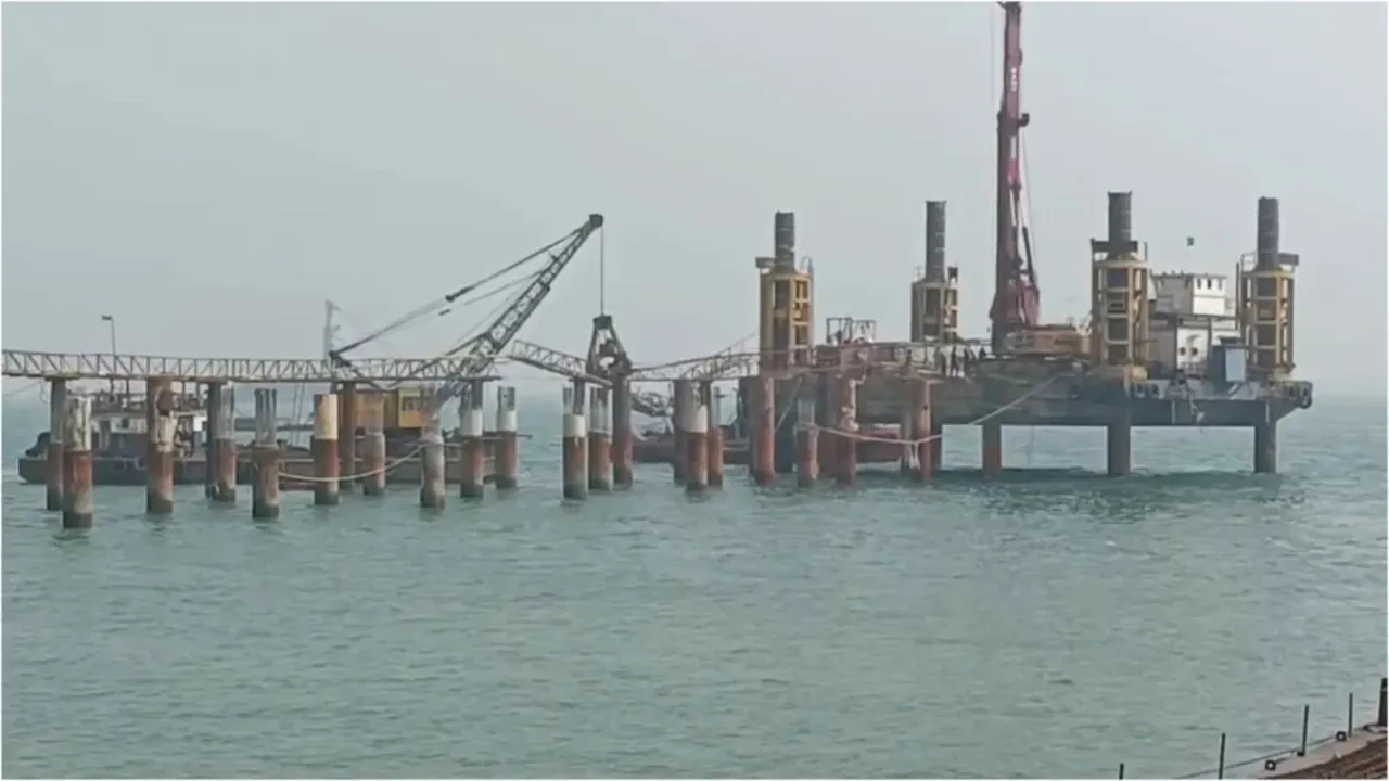 Crane collapses at Okha port, three laborers die