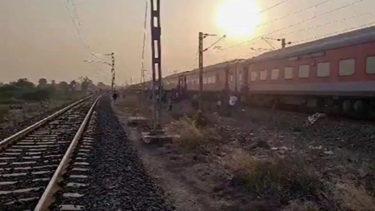 Jalgaon Pushpak train accident, Jalgaon Pushpak, train accident