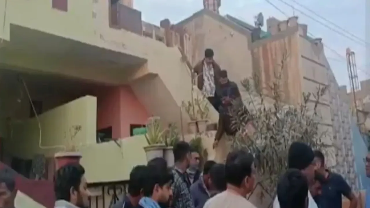 Mundra, Suryanagar Society, AC compressor leakage,