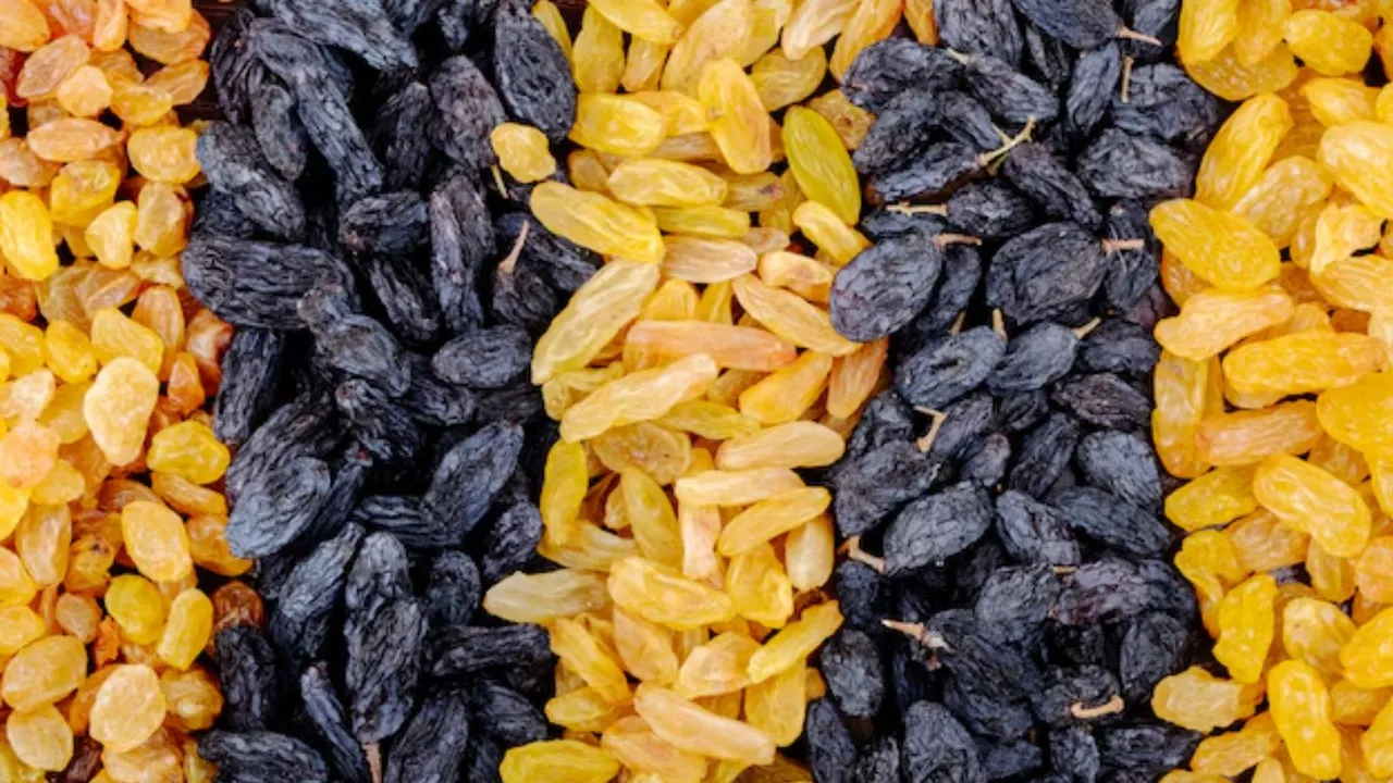 Raisins black And White