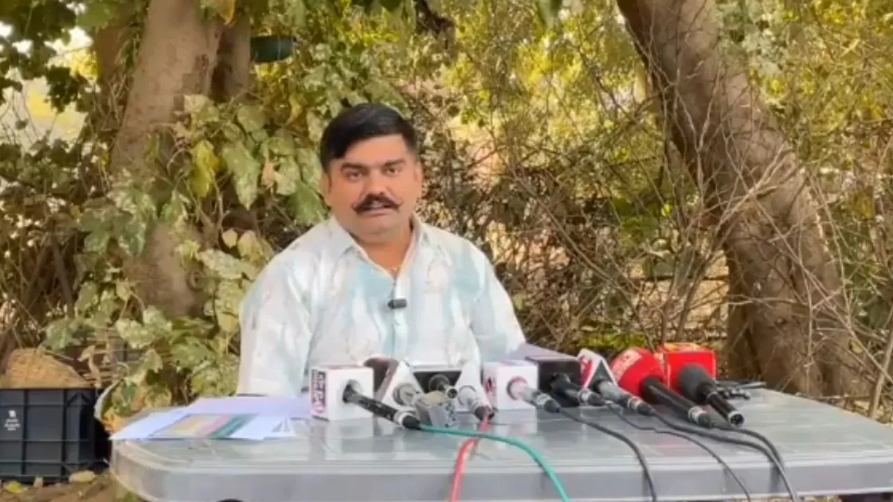 Yuvrajsinh Jadeja, Dharampur Gram Vidyapeeth, Government Job,