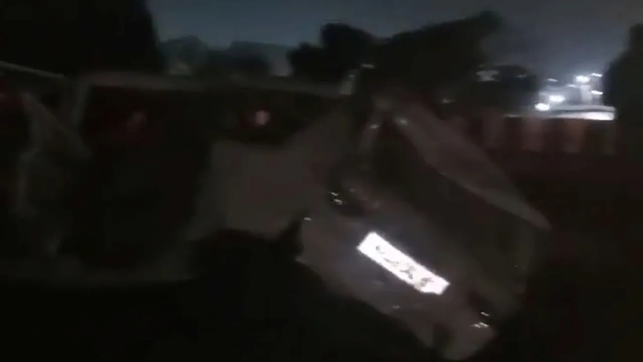 accident between car and truck in Bharuch, three people died,