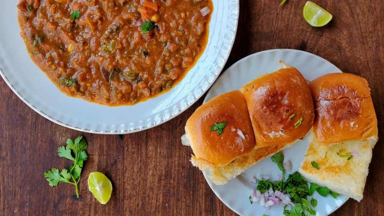 હોટલ સ્ટાઇલ પાવ ભાજી રેસીપી ઘરે બનાવો ટેસ્ટી પાવ ભાજી । Hotel Style Pav Bhaji Recipe in Gujarati