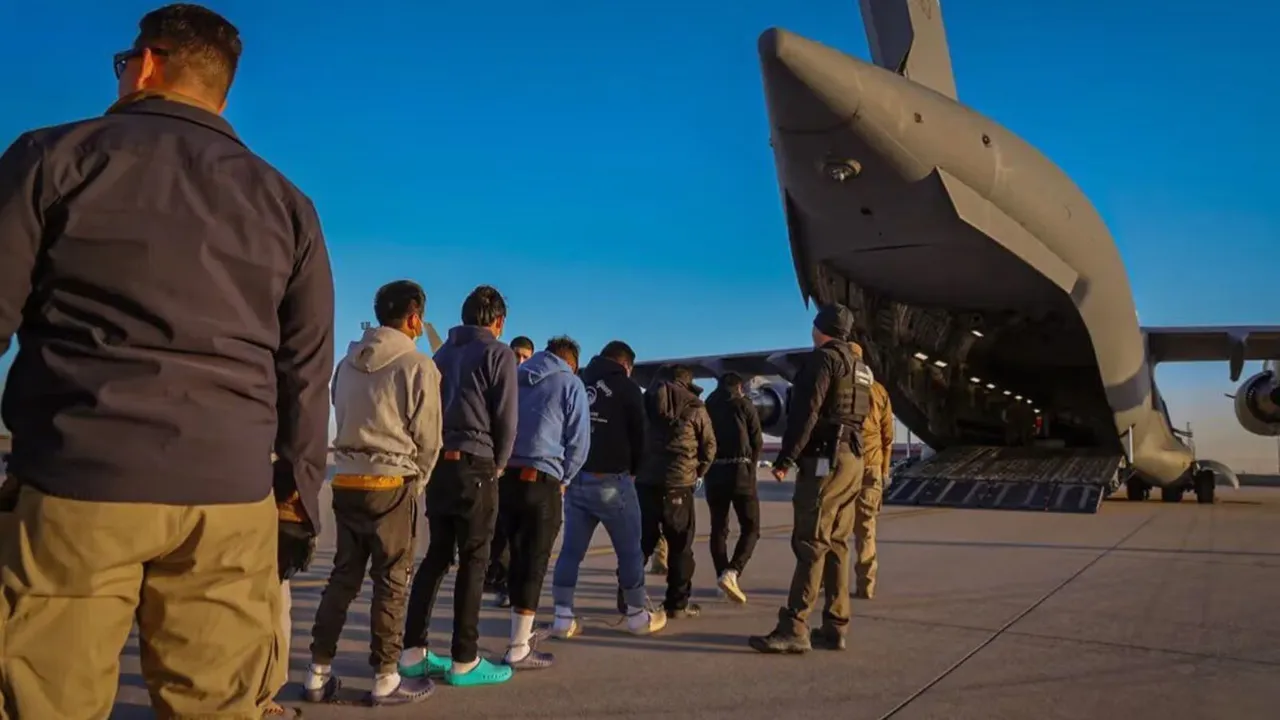 US Deports Indian | Indian Deports Form US | illegal Indian immigrants return form us | America | US Indian immigrants