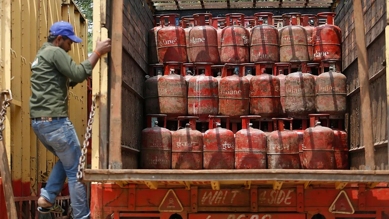 LPG Gas Cylinder Price | LPG Gas Cylinder Price Hike | Cooking Gas Cylinder