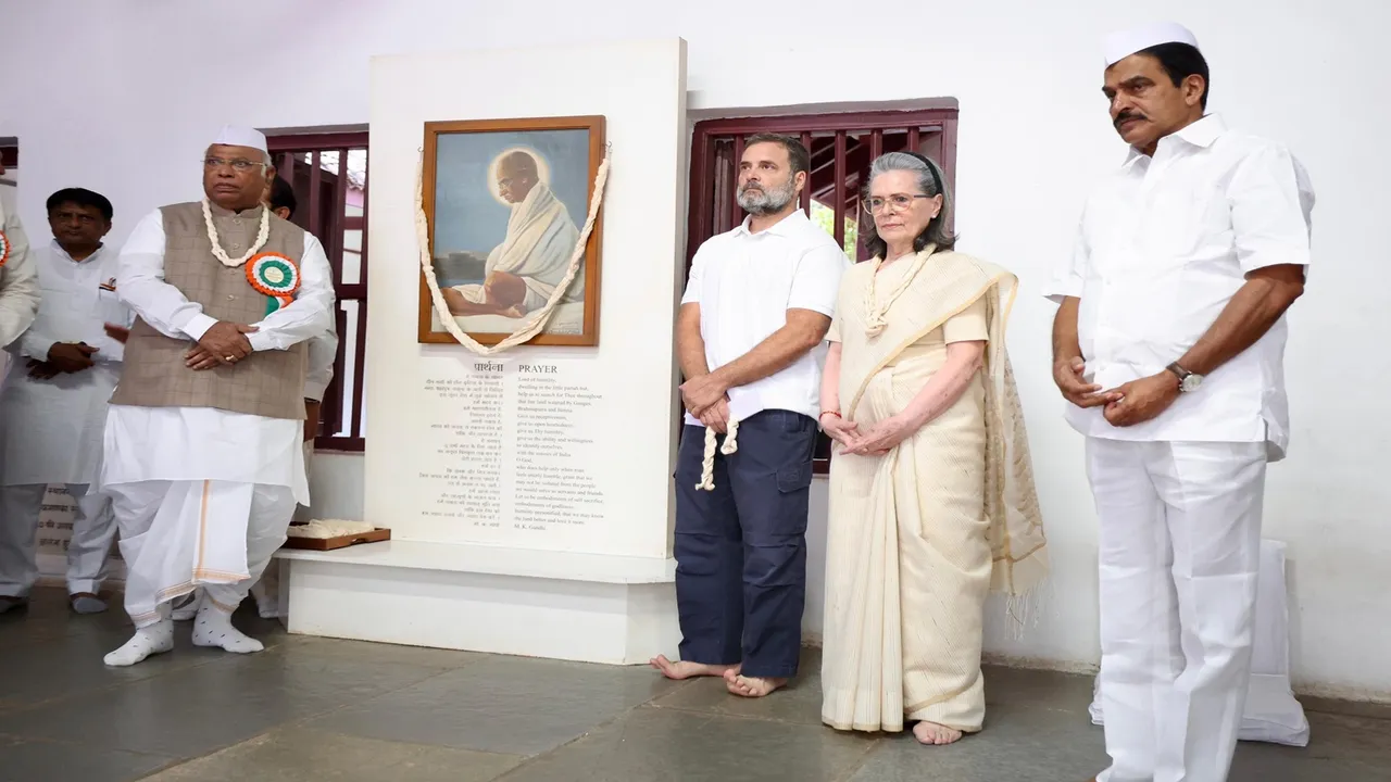 soniya gandhi and rahul gandhi ashram