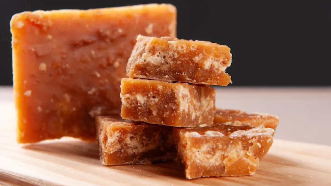 Benefits of drinking jaggery water