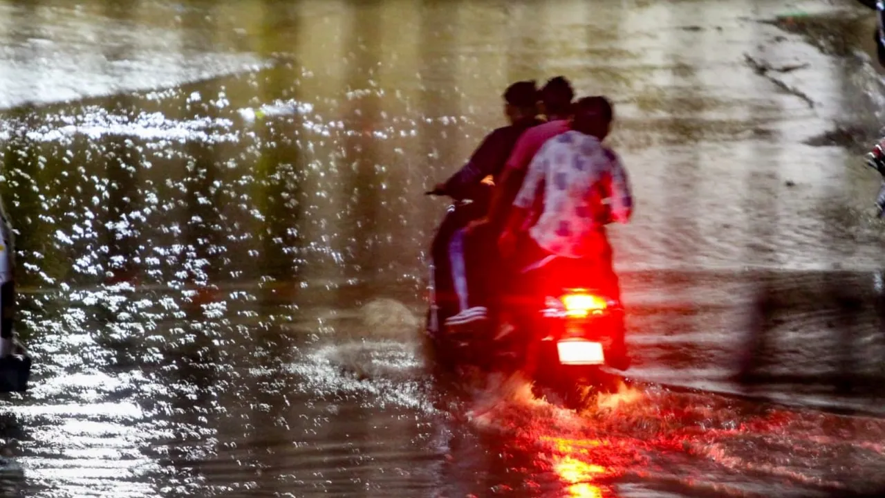 Ahmedabad heavy rain, heavy rain with lightning in Ahmedabad