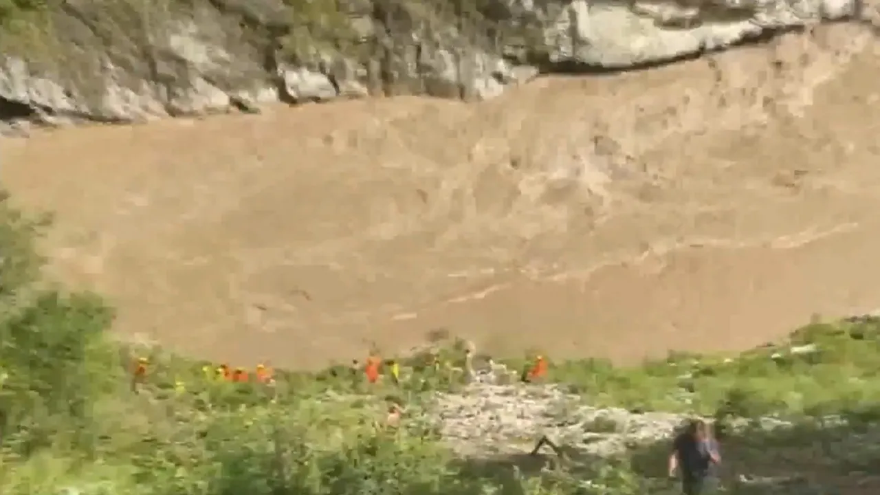 Alaknanda river bus accident