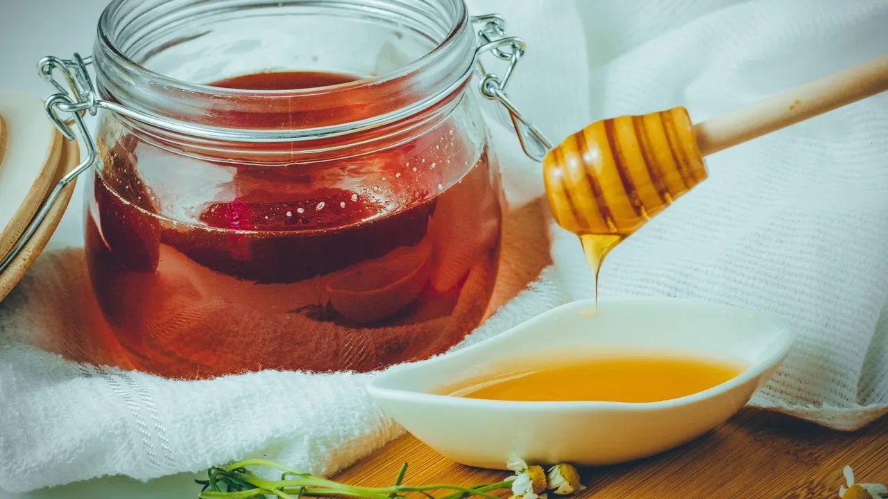 Benefits of eating honey on an empty stomach | ખાલી પેટ મધ ખાવાના ફાયદા