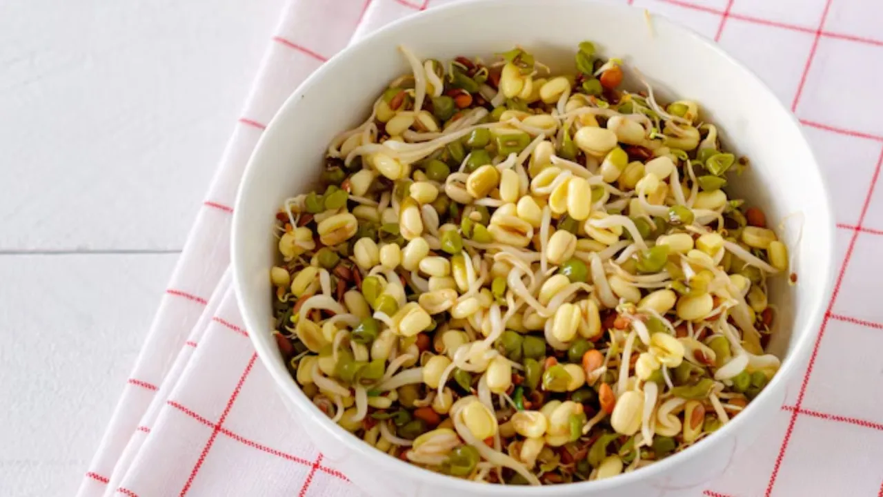 sprouted moong | સવારના ખાલી પેટ ફણગાવેલા મગ ખાવાના ફાયદા