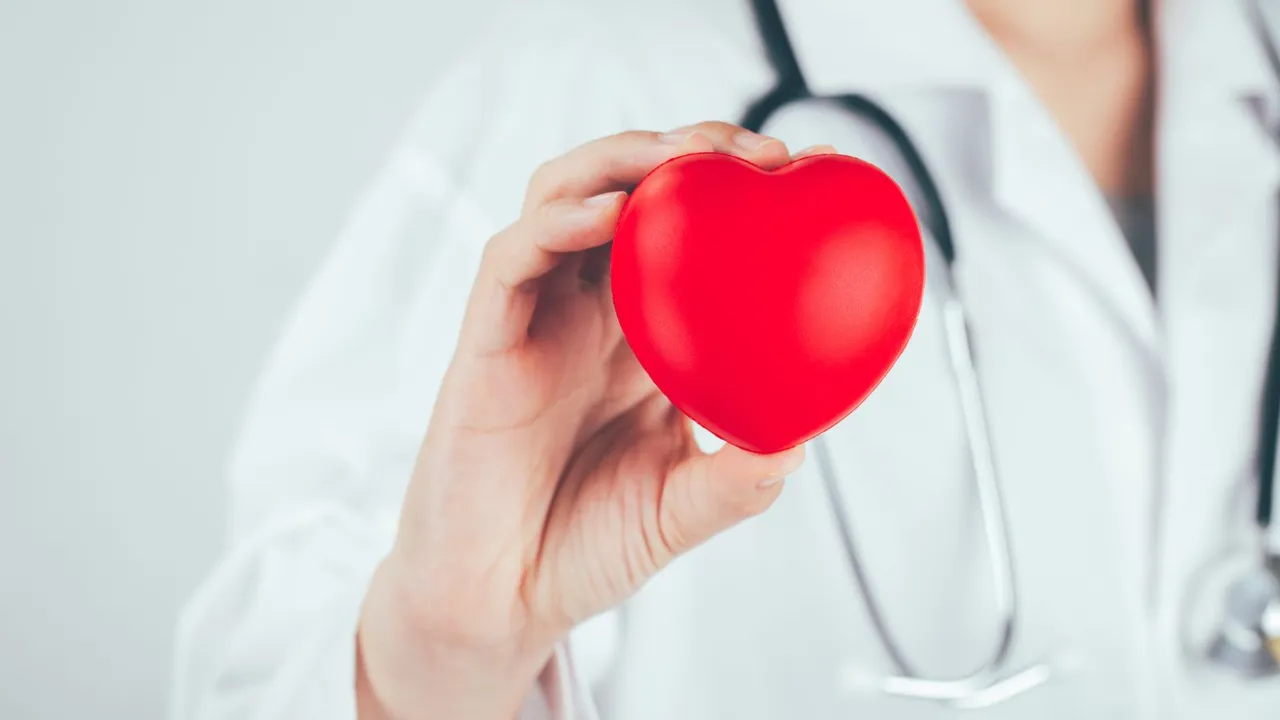 હાર્ટ એટેકના પ્રારંભિક સંકેતો અને લક્ષણો