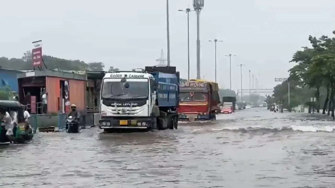 Gujarat rain forecast : આજે 9 જિલ્લાઓમાં પડશે અતિ ભારે વરસાદ, બે દિવસ બાદ વરસાદ ભુક્કા બોલાવશે