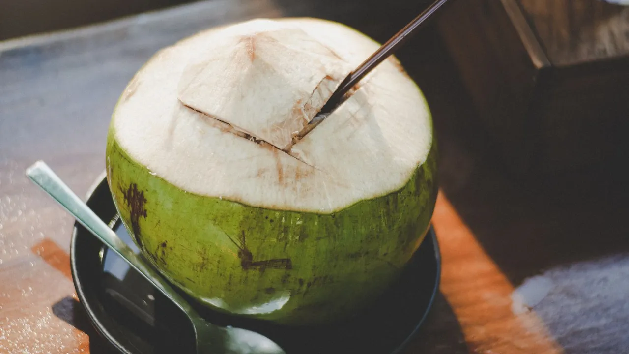 coconut water benefits in gujarati | ખાલી પેટ નારિયેળ પાણી પીવાના ફાયદા