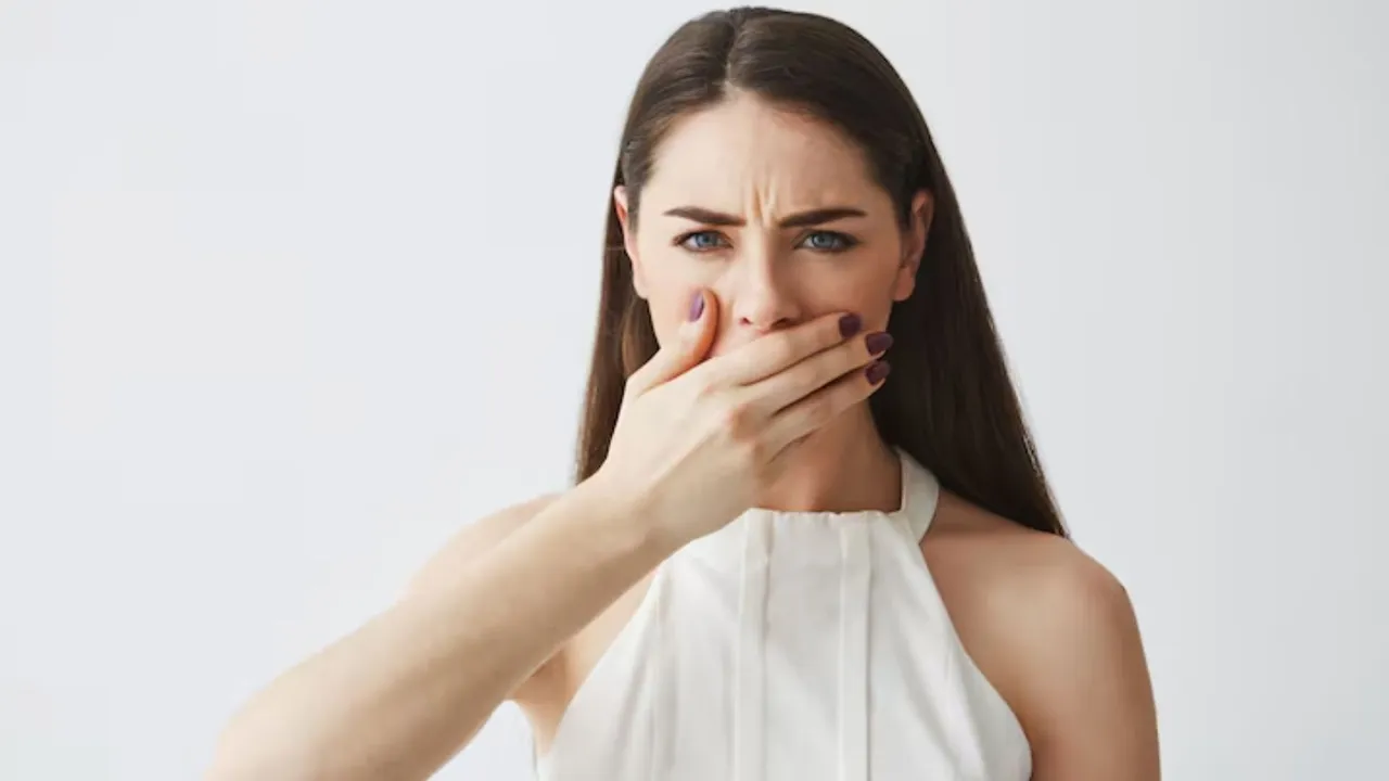 મોંમાંથી દુર્ગંધ આવવાનું કારણ | હેલ્થ ટિપ્સ | શ્વાસમાં વાસ આવવી |મોઢામાંથી વાસ આવવી | વિટામિન ઉણપ | ક્યા વિટામિનની ઉણપના લીધે મોંમાંથી દુર્ગંધ આવે છે