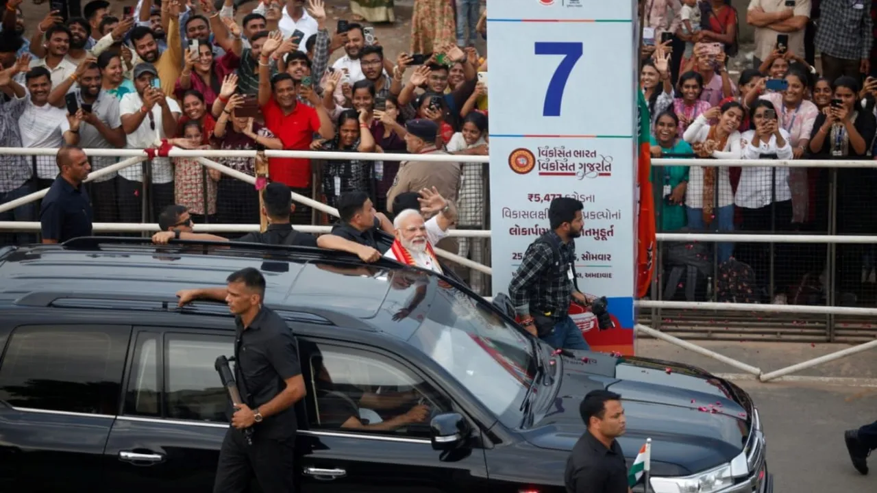 pm modi road show, પીએમ મોદી રોડ શો