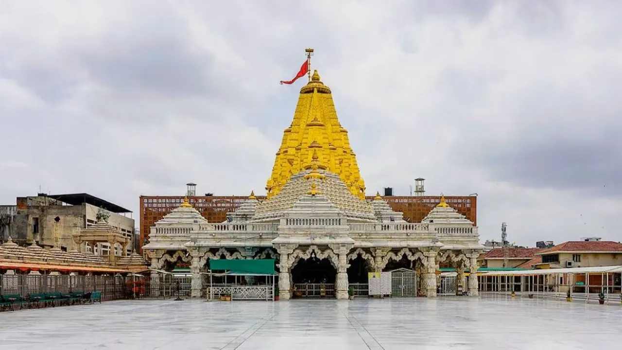 bhadarvi poonam chandra grahan ambaji temple darshan time