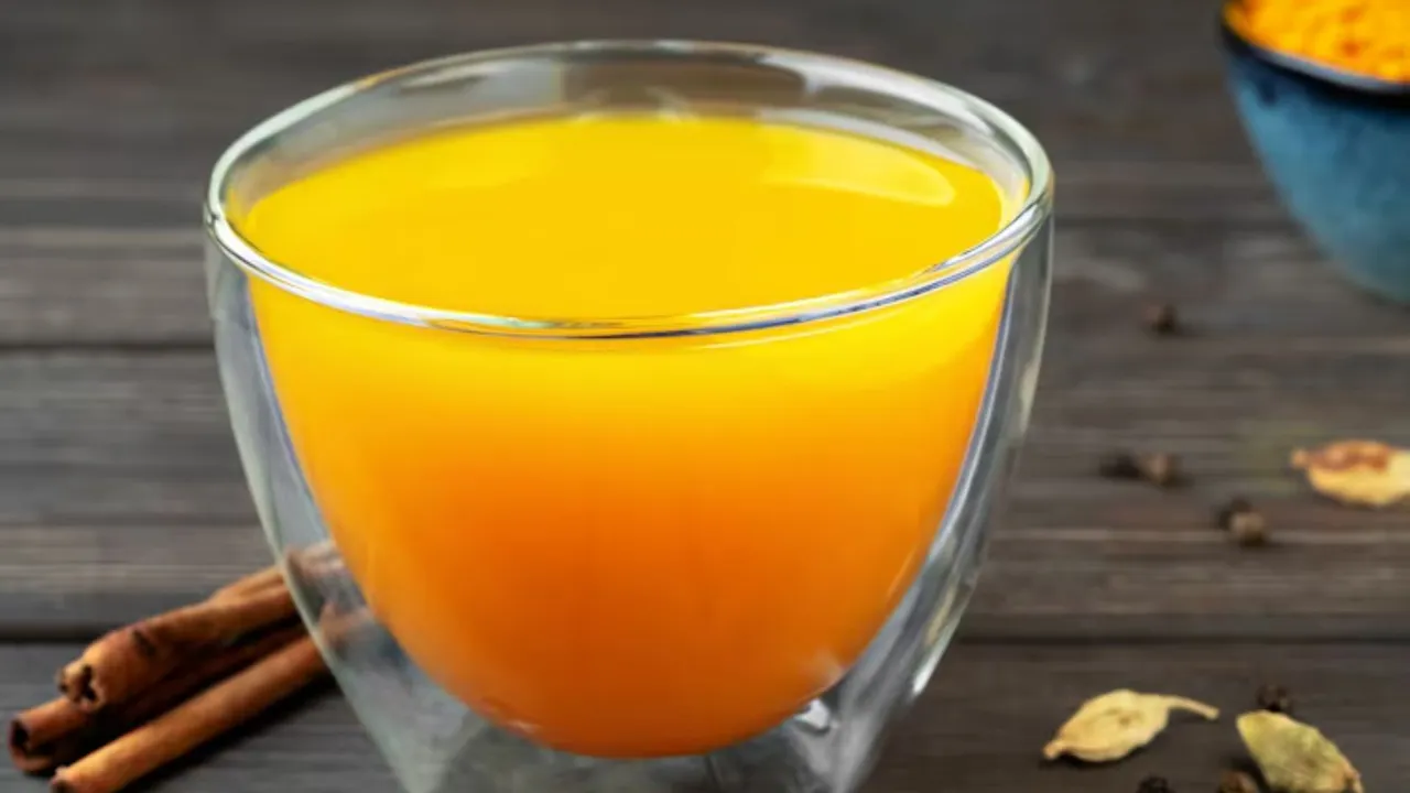 ખાલી પેટ હળદરના પાણીના ફાયદા અને આડઅસરો હેલ્થ ટિપ્સ