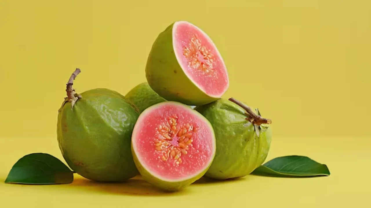 આ પાંચ લોકોએ જામફળ ન ખાવું જોઈએ: આડઅસરો અને સ્વાસ્થ્ય જોખમો