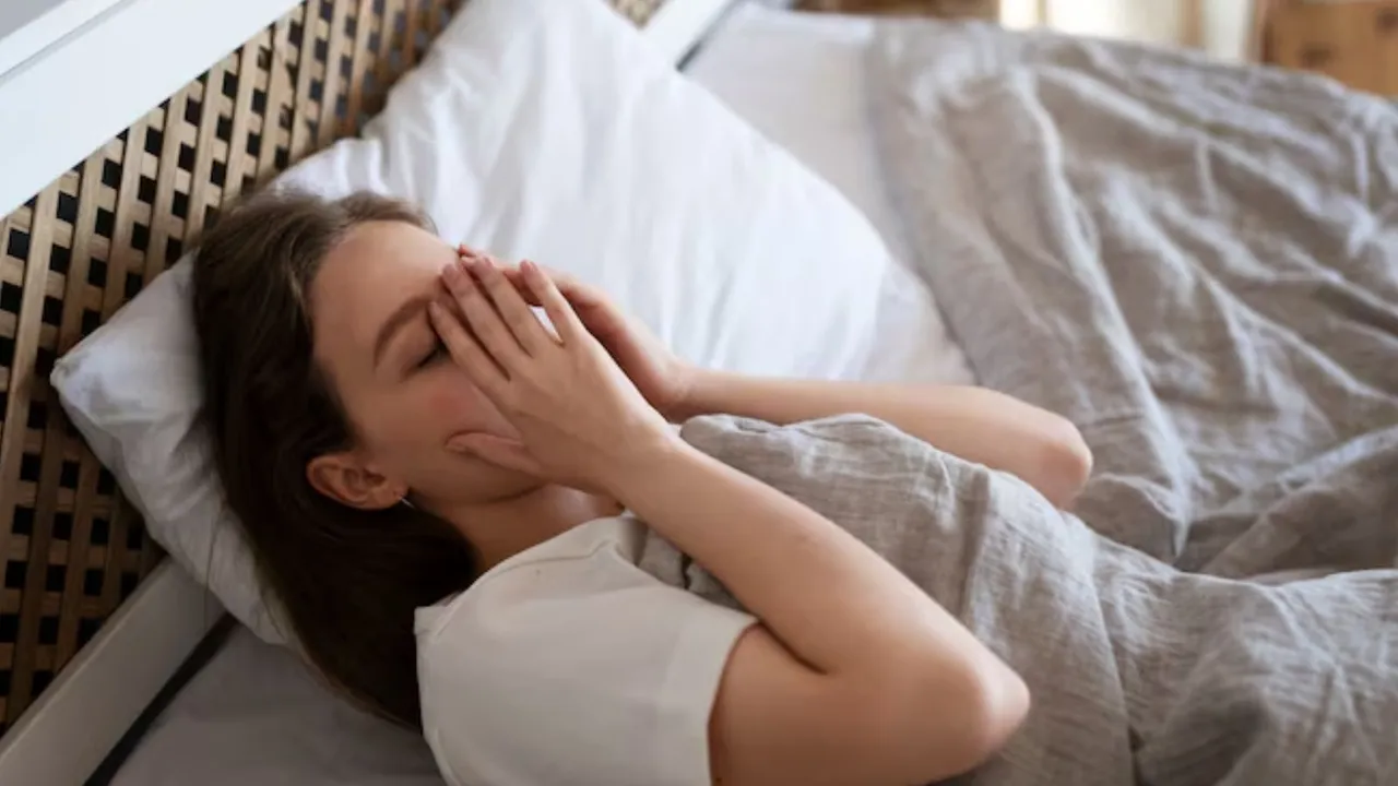 અપૂરતી ઊંઘ લેવાના ગેરફાયદા નુકસાન આડઅસર હેલ્થ ટિપ્સ