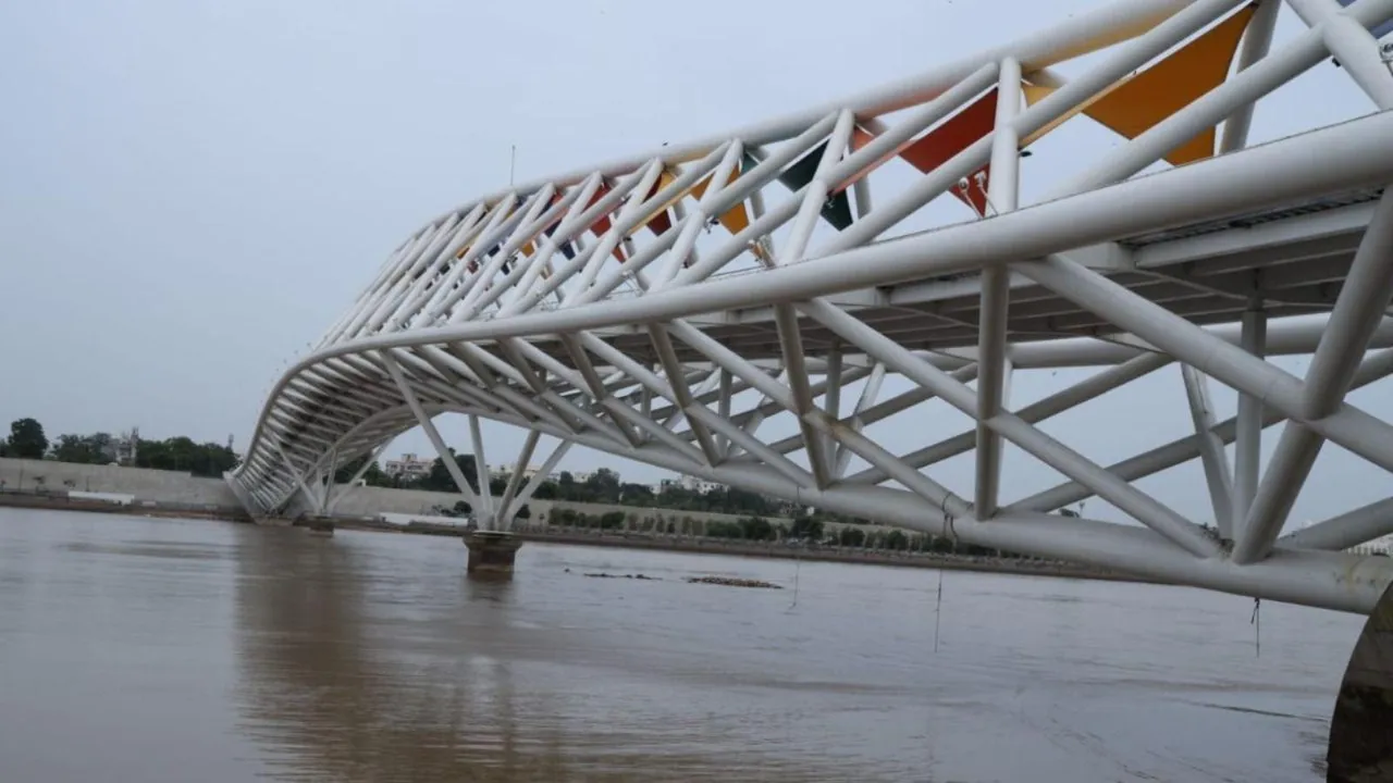 Atal Footover Bridge, Sabarmati Riverfront