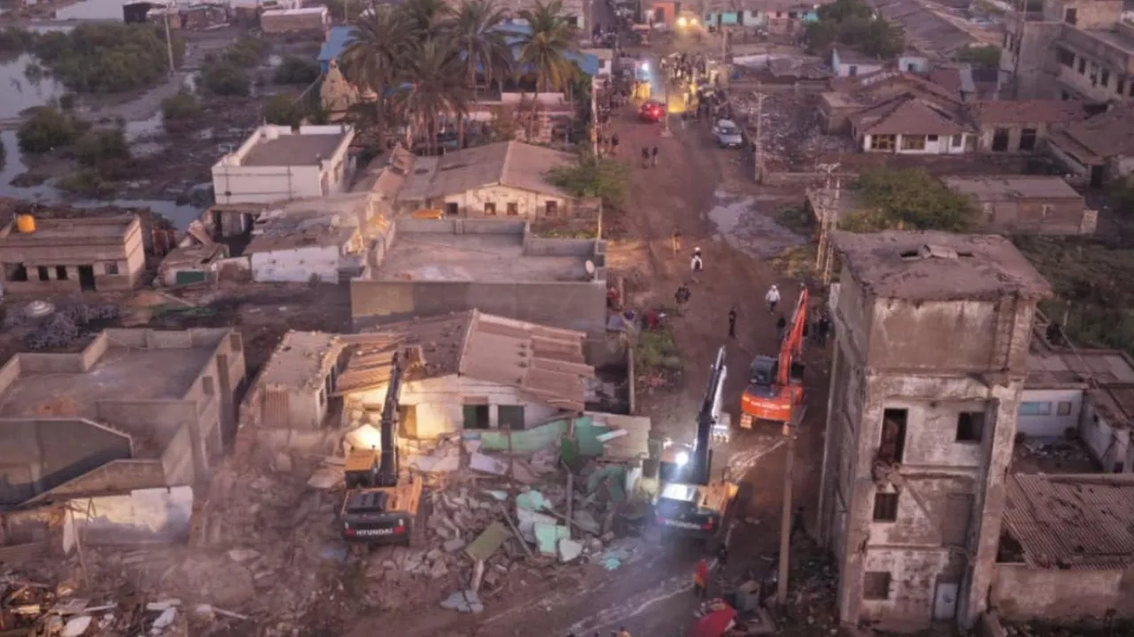 kandla port anti encroachment drive