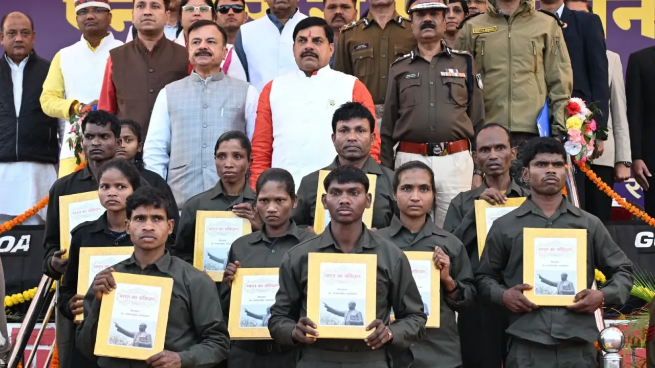 Maoists Surrender In Madhya Pradesh