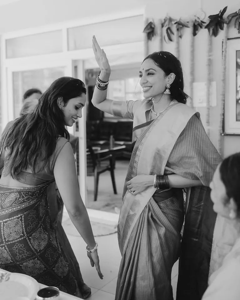 Sobhita Dhulipala Godhuma Raayi Pasupu danchatam 