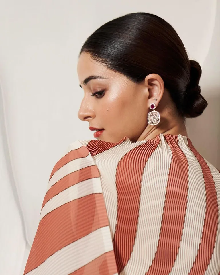 Ananya Panday Striped Saree Look