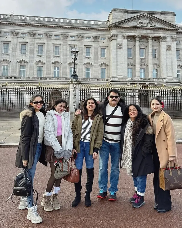 Sindhu Krishna Ahaana Krishna family pic 