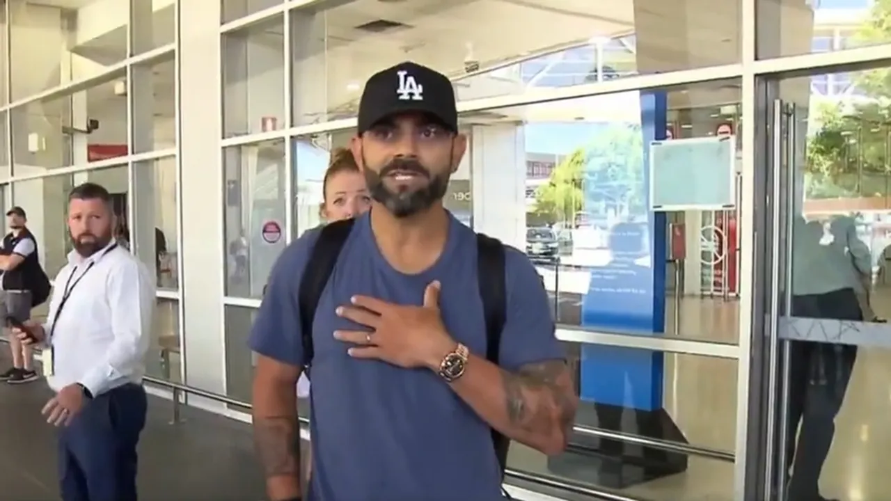 Virat Kohli, Virat Kohli Melbourne Airport 