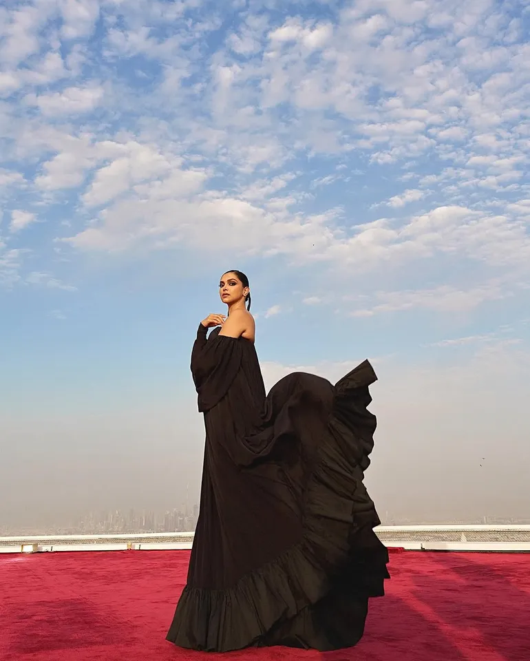 New Mom Deepika Padukone Walks The Ramp In Dubai 