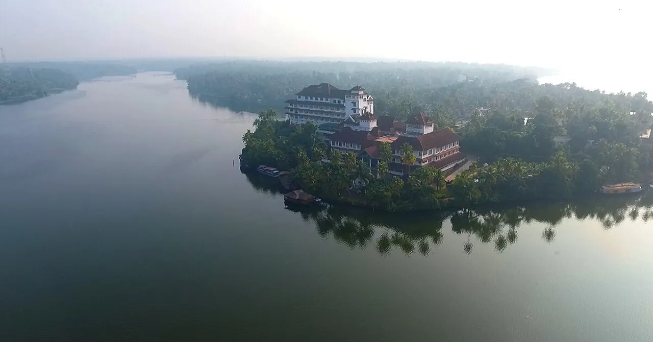 അഷ്ടമുടി കായൽ