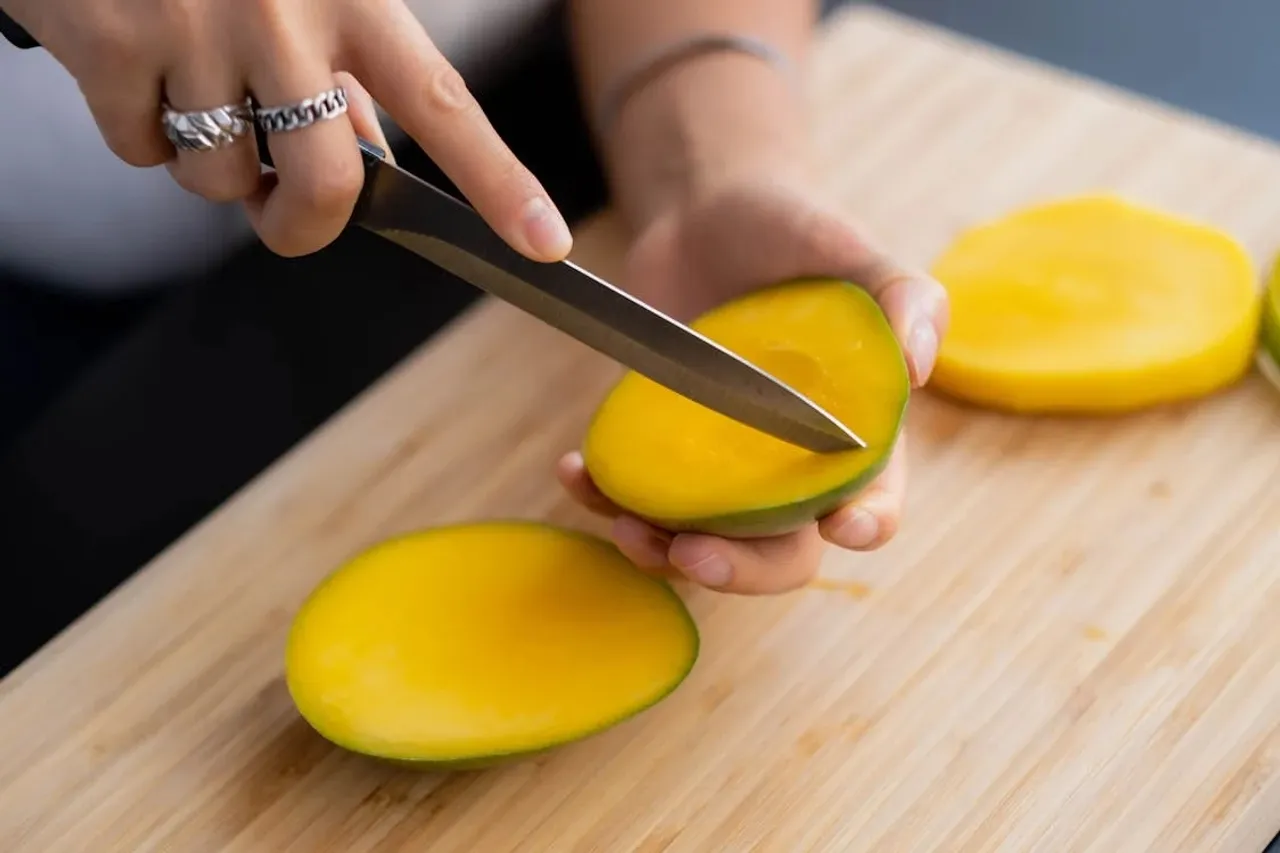 What Happens To Body When You Eat Raw Mango Everyday