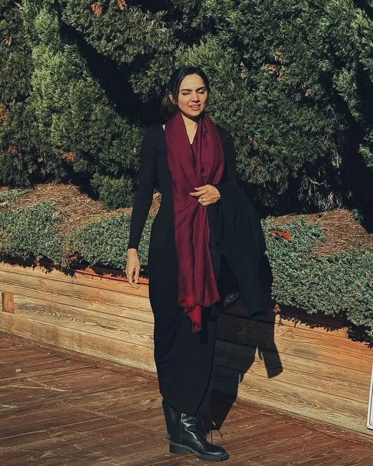 Samvritha Sunil latest pics family pic