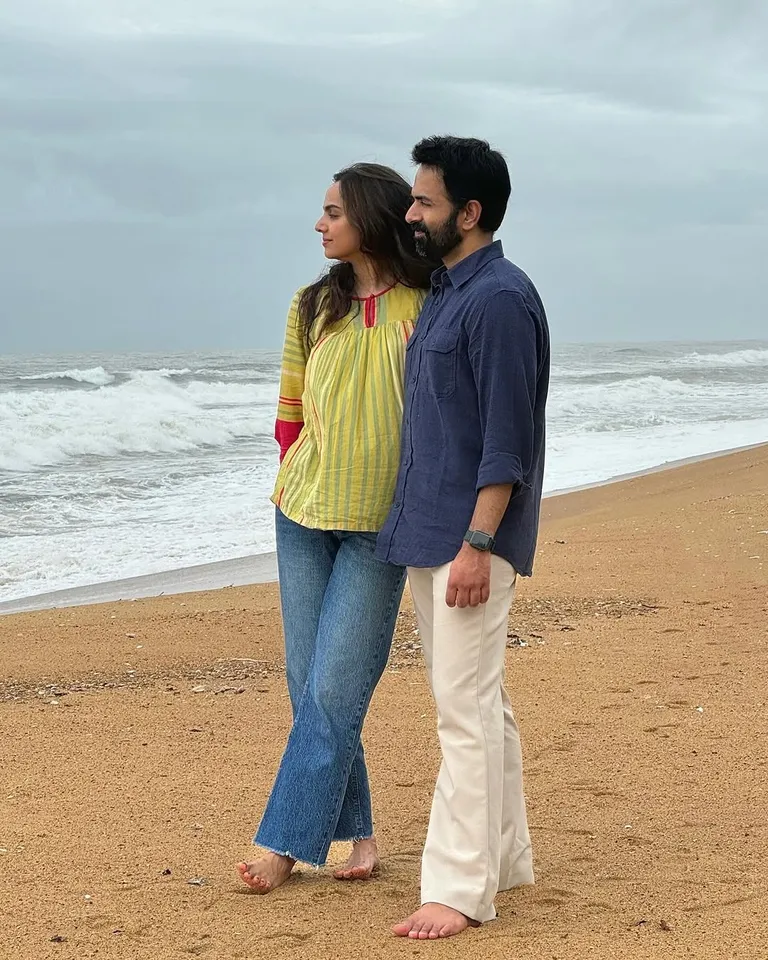 Samvritha Sunil latest pics family pic