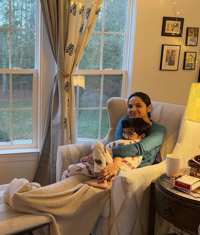 Samvritha Sunil latest pics family pic