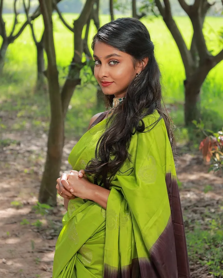 അമ്മയുടെ വെള്ളാരം കണ്ണുകൾ കിട്ടിയ പെൺകുട്ടി; മകൾക്കൊപ്പം ശാരി, ചിത്രങ്ങൾ