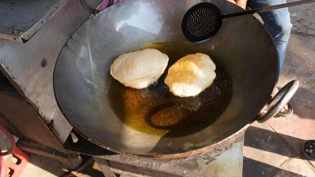 How To Make Crispy Fluffy Poori With Less Oil 