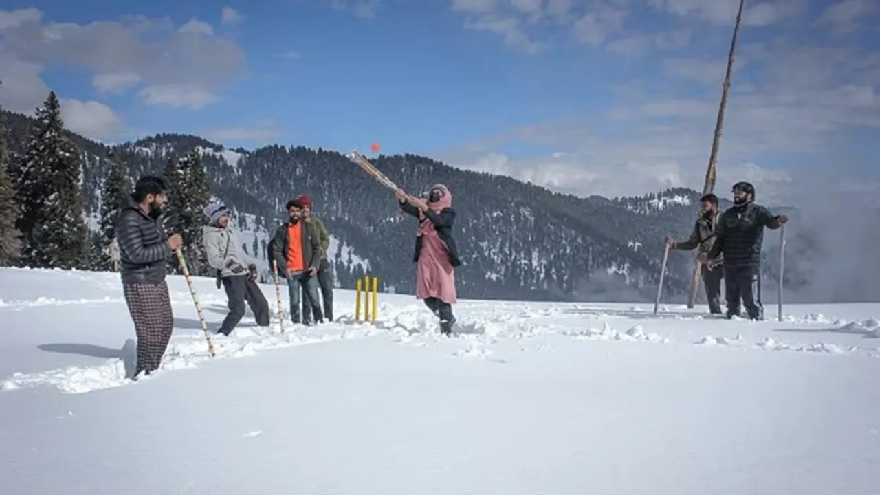 tourist destinations shut in Kashmir