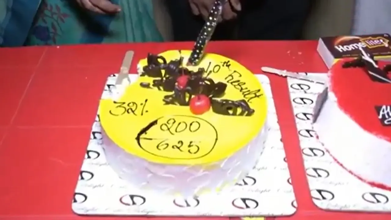 Parents celebrate son fails Class 10