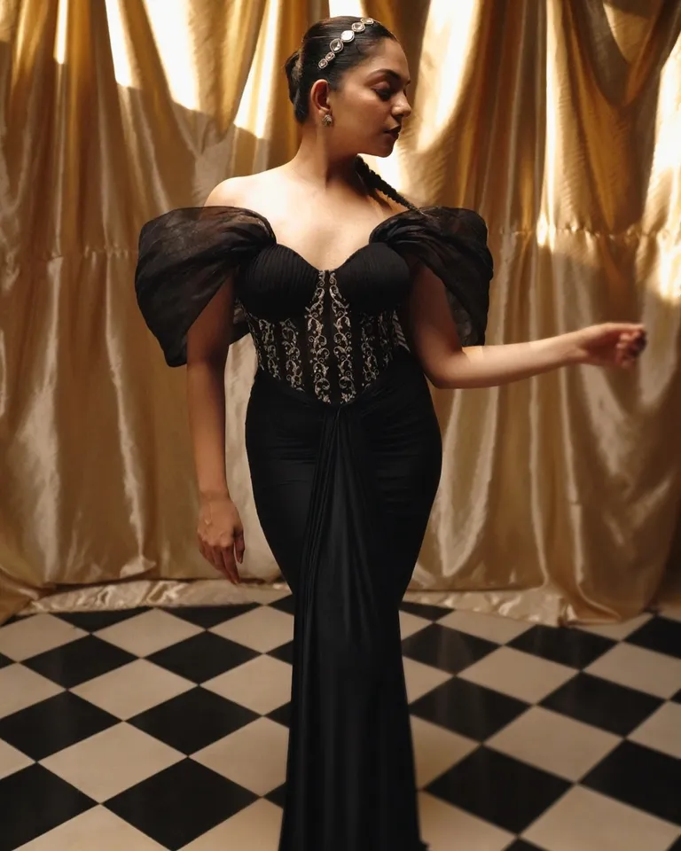  Ahaana Krisha Black Gown