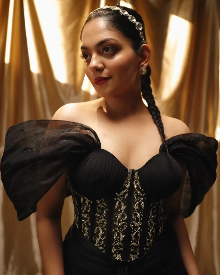  Ahaana Krisha Black Gown